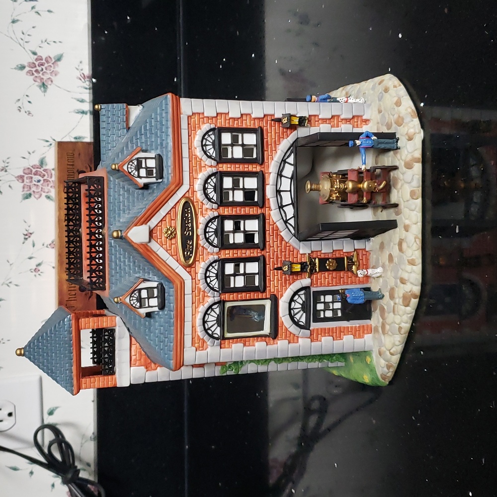 *2XHP* FIRM 1990s PartyLite Olde World Village #7 Fire Station Pocelain Tealight